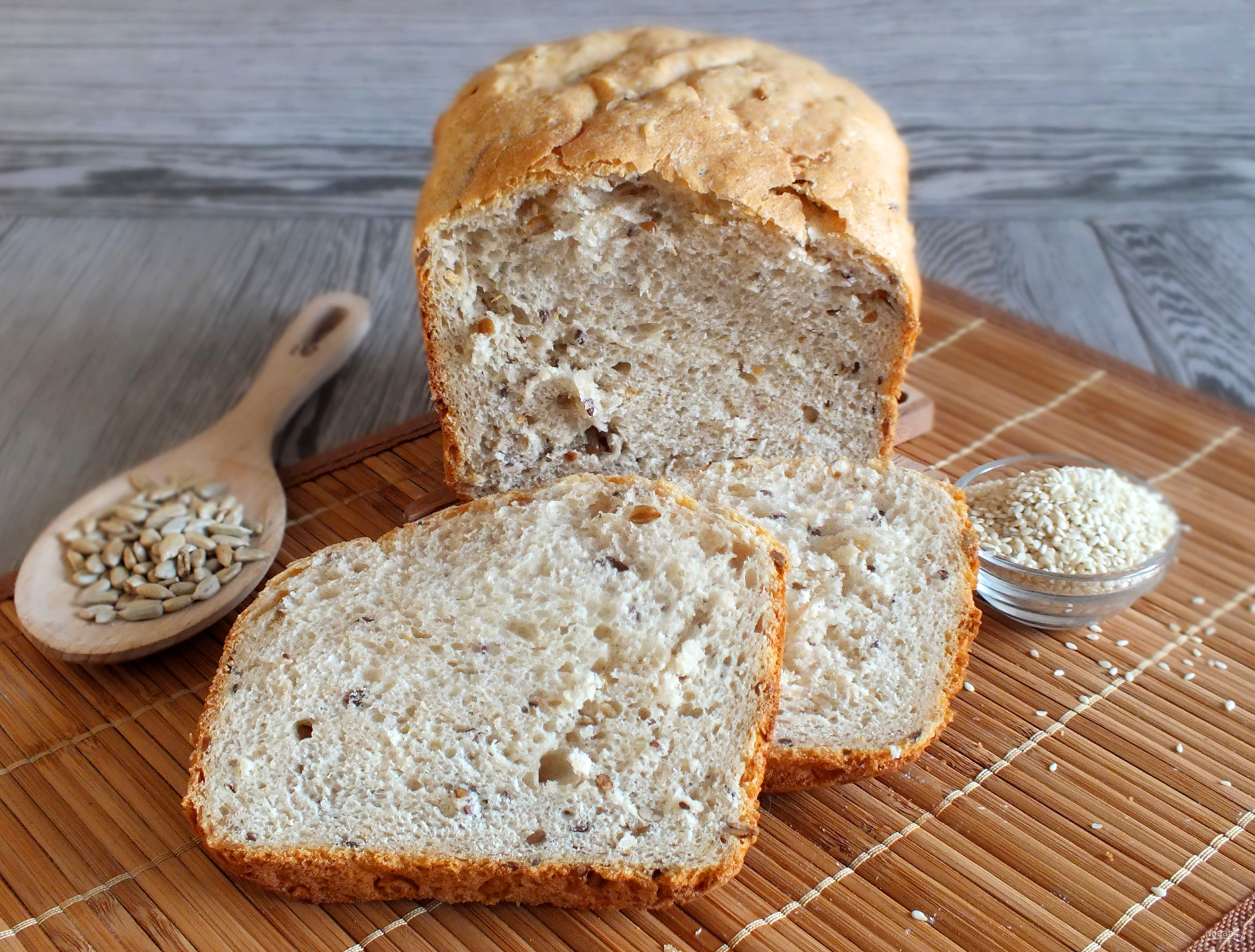 Вкусный пшеничный хлеб рецепт. Хлеб. Домашний хлеб. Хлеб с семечками. Самый вкусный хлеб.