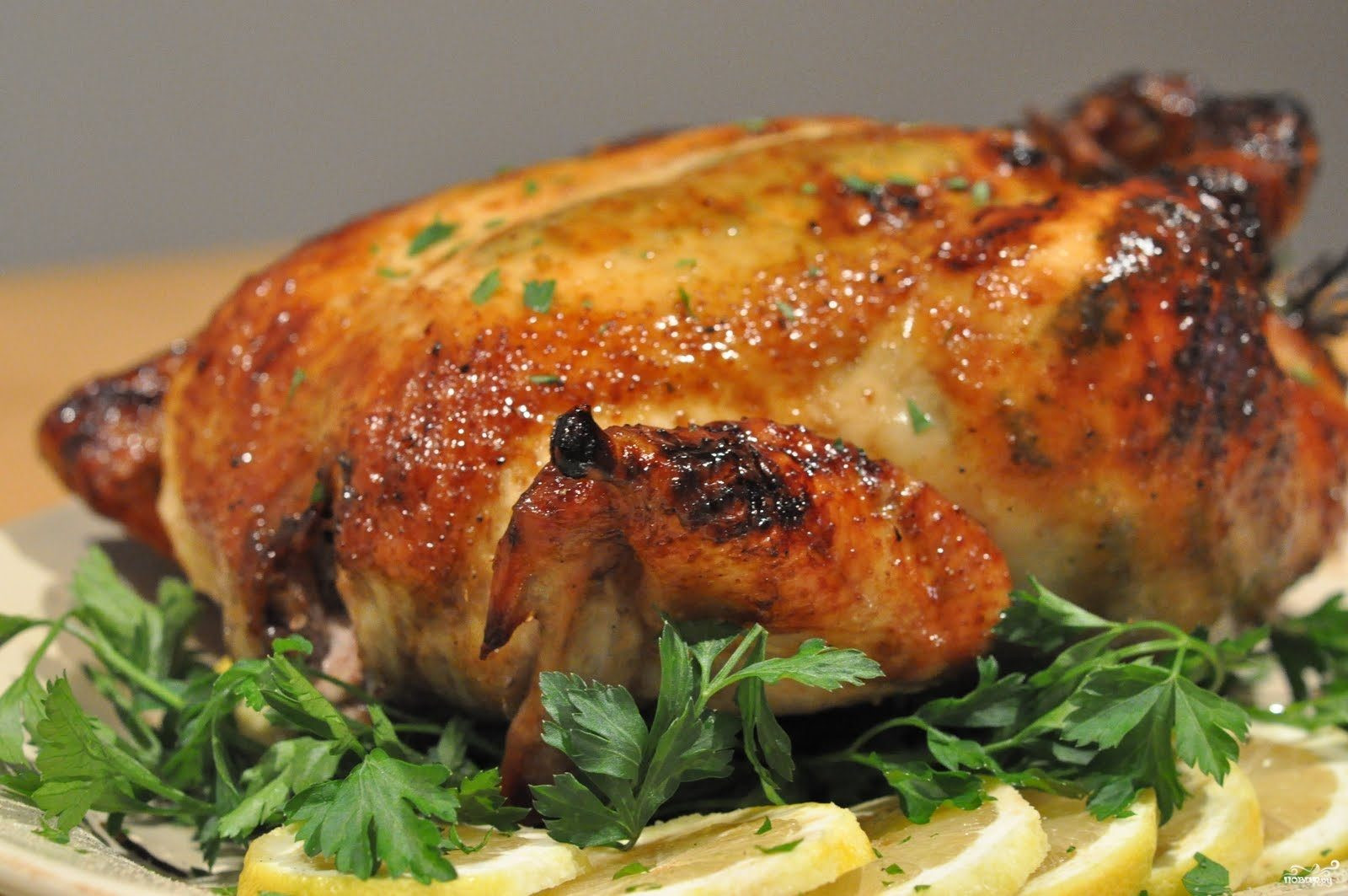 Курица в духовке самый простой рецепт. Курица в духовке. Курица запеченная в духовке. Сочная курица в духовке. Курицазапечённая в духовке.