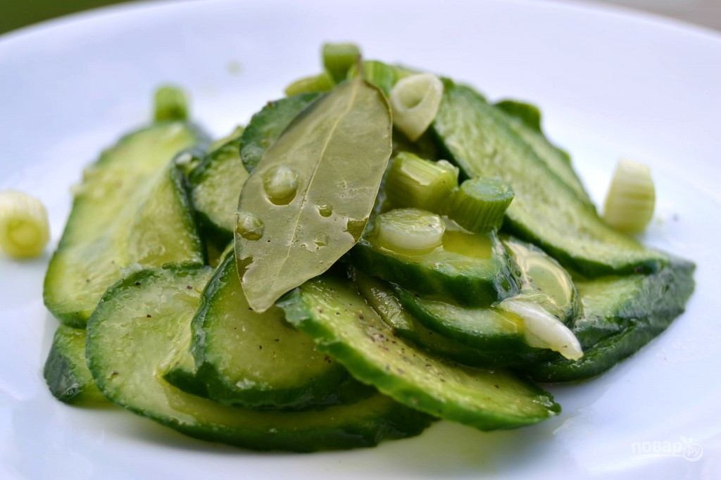 Салат из огурцов с оливковым маслом