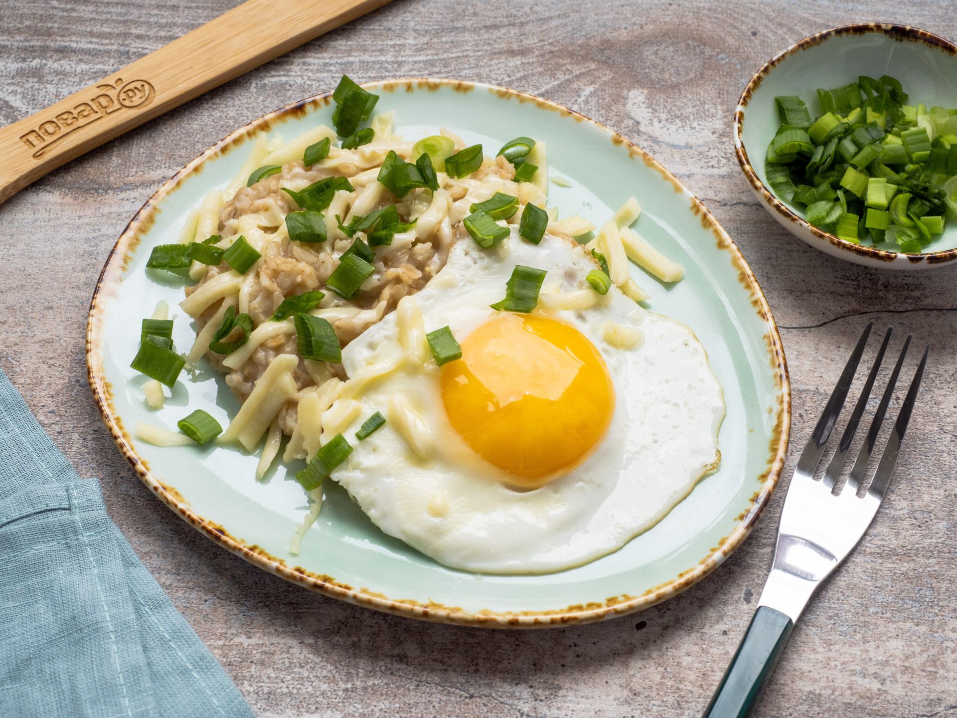 Овсянка с яйцом на завтрак на сковороде рецепт с фото