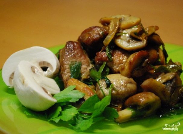 Свинина с грибами в сметанном соусе на сковороде с фото пошагово