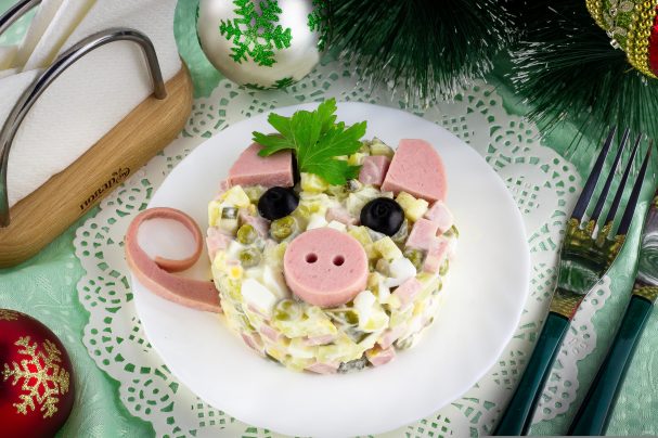 "Оливье" на Новый год в виде свинки