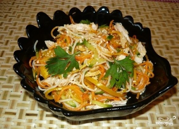 Салат с фунчозой и курицей и овощами рецепт с фото пошаговый