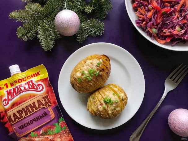 Картошка-гармошка с чесночным маринадом "Махеев" и сыром