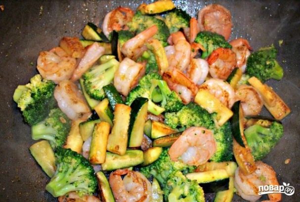 Креветки и брокколи с медом и чесноком - кулинарный пошаговый рецепт с фото на KitchenMag.ru рекомендации Креветки и брокколи с медом и чесноком - кулинарный пошаговый рецепт с фото на KitchenMag.ru рекомендации