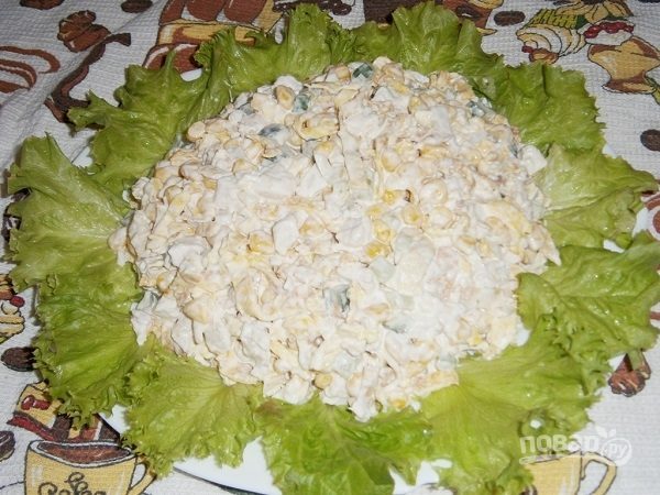 Салат с курицей и яичными блинчиками
