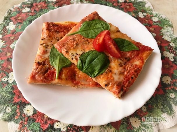Потрясающая итальянская пицца с моцареллой