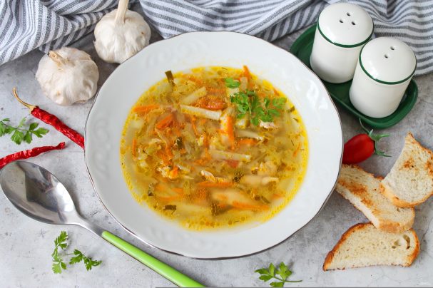 Щи с курицей