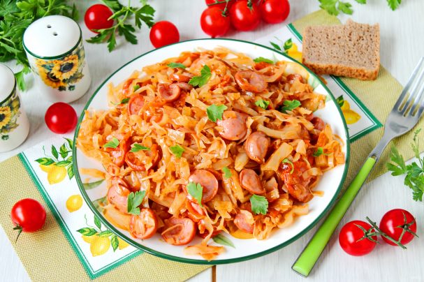 Капустная солянка с сосиской