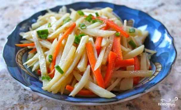 Жареная картошка с луком и морковкой