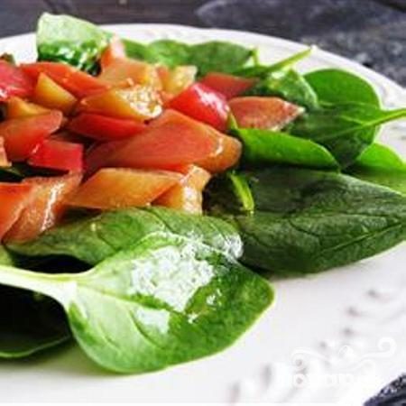 Салат из ревеня и шпината