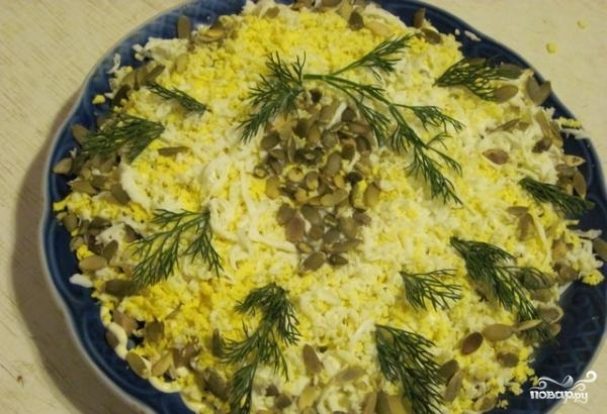 Салат "Рваная курица" с черносливом