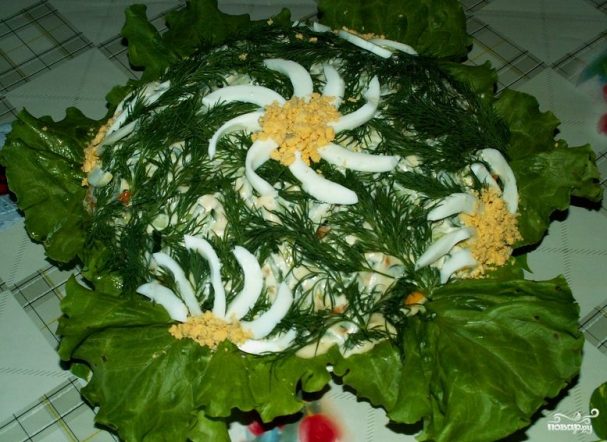 Рыбный салат из консервов с рисом