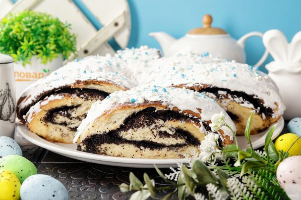 Пасхальный рулет с маком