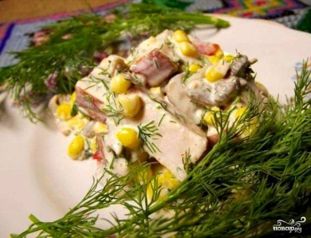 Салат с копченой курицей и кукурузой рецепт с фото пошагово