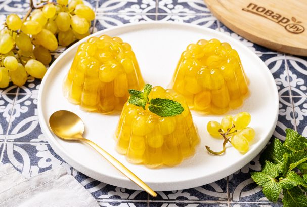 Виноград в чайном желе