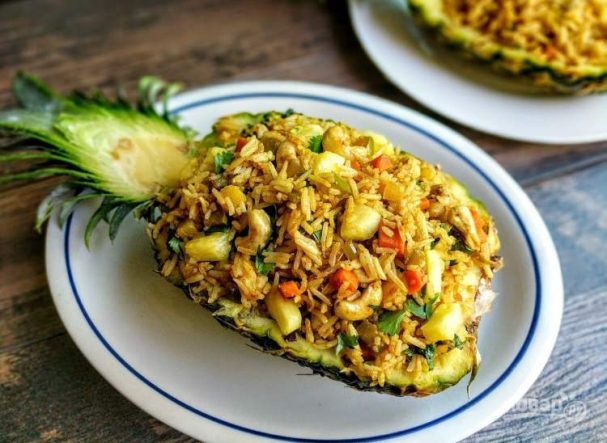 Рис в ананасе по-тайски