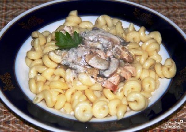 Говядина с грибами в сметанном соусе на сковороде рецепт с фото