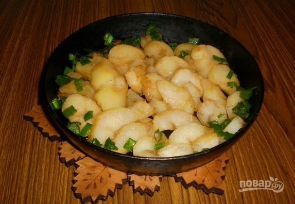 Картофель, запеченный в соевом соусе с чесноком