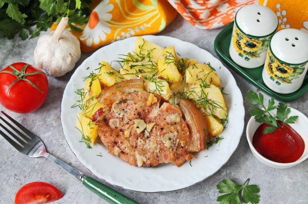 Отбивные с картошкой в духовке