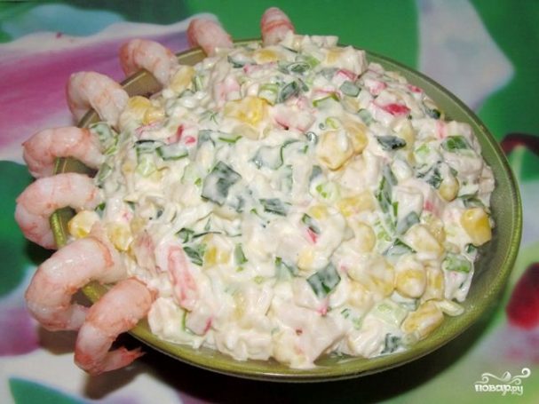 Салат морской с креветками и кальмарами и крабовыми палочками фото рецепт