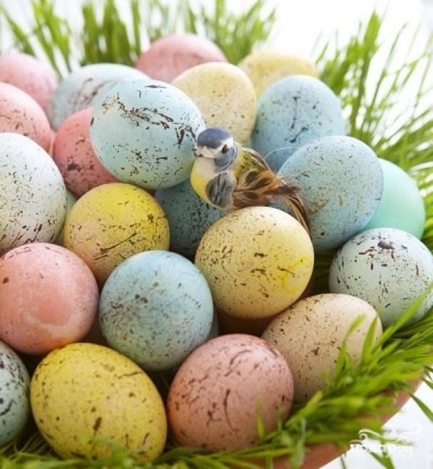 Яйца, крашенные брызгами