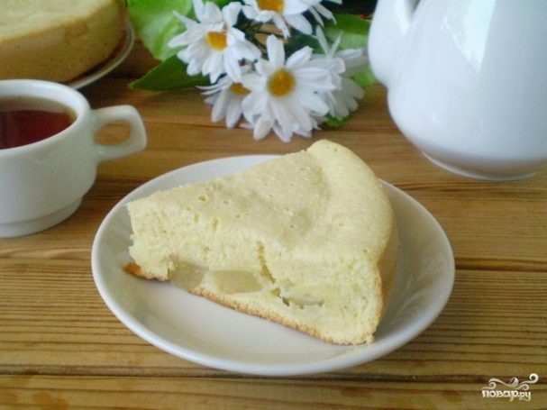 Пирог из бисквитного теста с начинкой