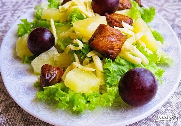 Салат (курица с ананасами с сыром)