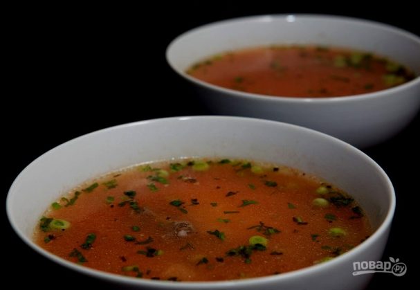 Томатный суп с говядиной и горошком