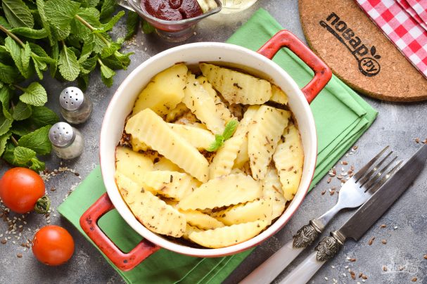 Картошка с базиликом в духовке
