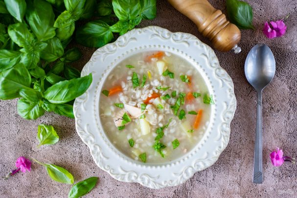 Уха с перловкой