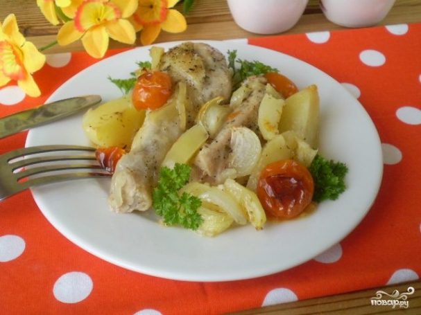 Курица в духовке с овощами и картофелем