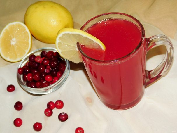 Клюквенно-лимонный напиток с имбирем