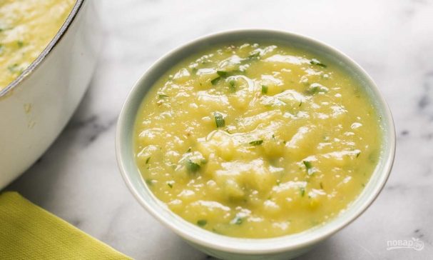 Суп из картофеля и лука-порей