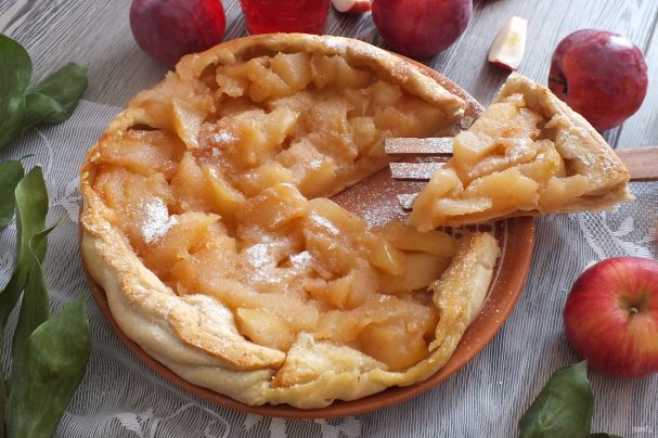Пирог с жареными яблоками