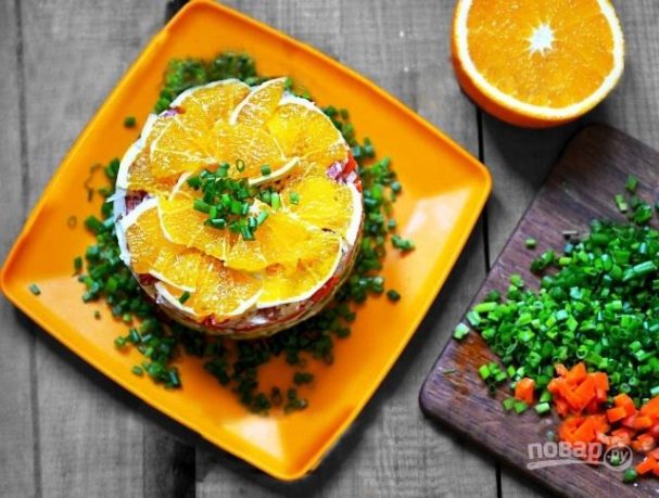 Салат с курицей и апельсинами слоями