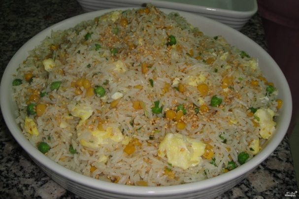 Рис с яйцом и овощами