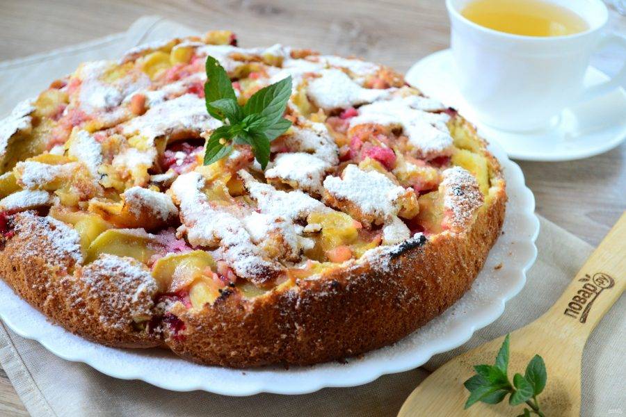 Шарлотка с яблоками: 5 простых рецептов (и ВИДЕО!)