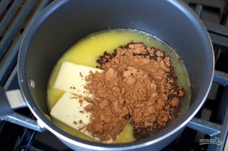 2.	Немного растопите сливочное масло и добавьте к нему какао, соль.