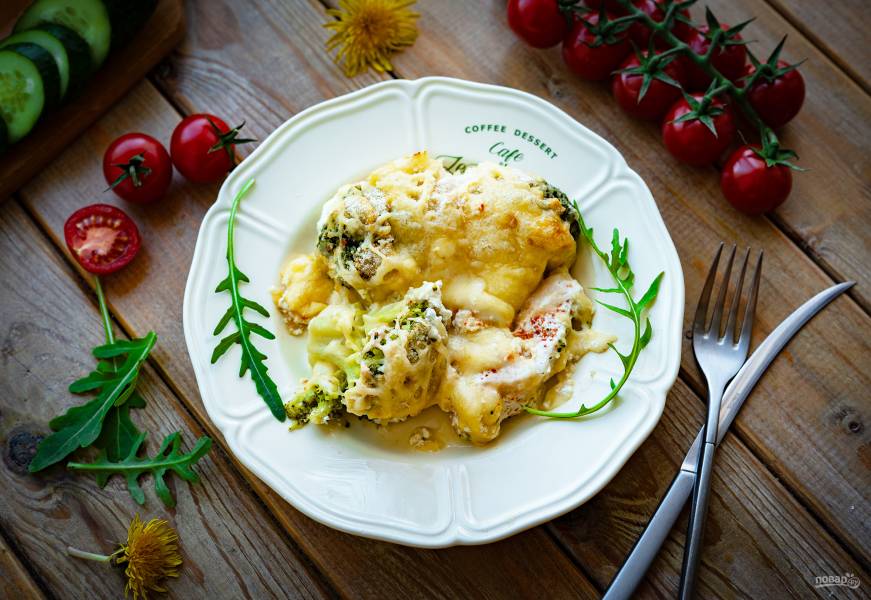 Курица с брокколи в духовке