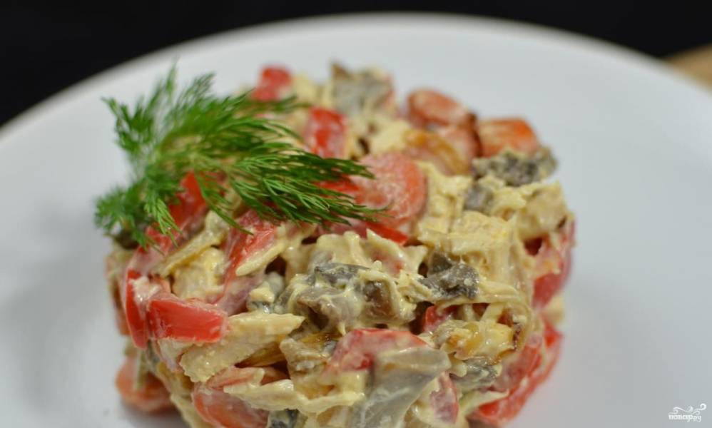 Салаты с маринованными шампиньонами- простые вкусные рецепты с курицей, огурцами, яйцами