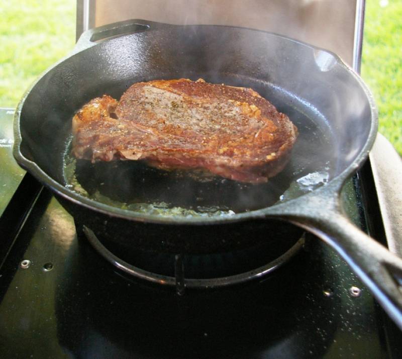Стейки из свинины на сковороде - Пошаговый рецепт с фото. Вторые блюда. Блюда из мяса