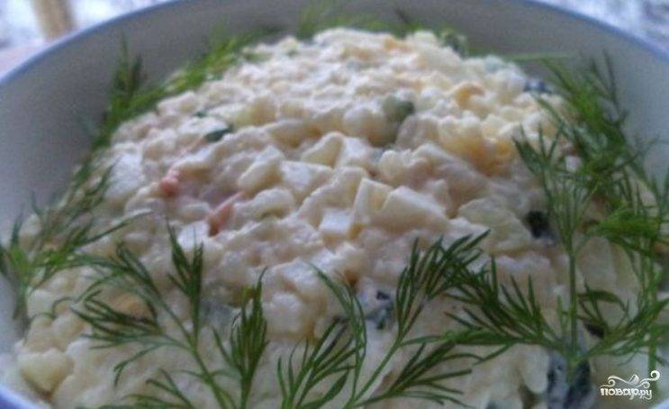 Салат с кальмарами, огурцами и яйцами