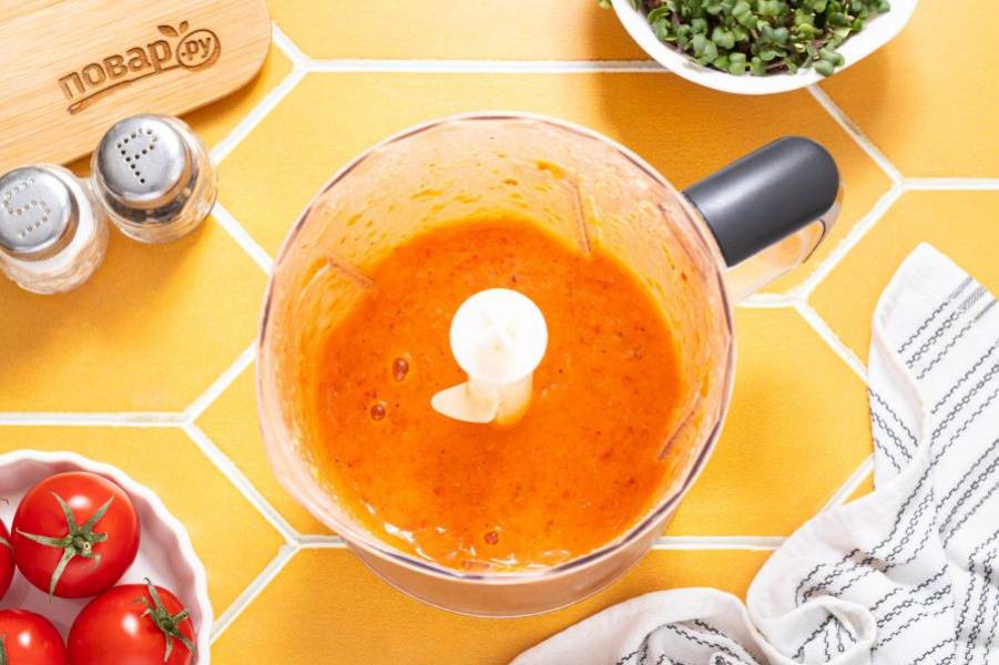Измельчите до однородности. Добавьте соль по вкусу.