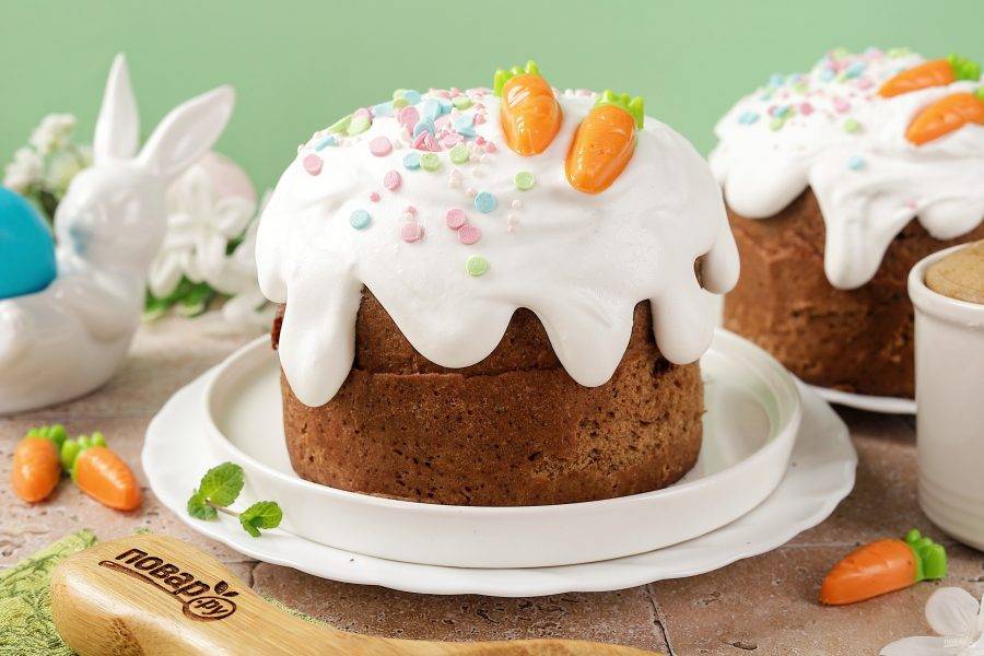 Шоколадные куличи готовы. Украсьте глазурью и оформите на свой вкус.