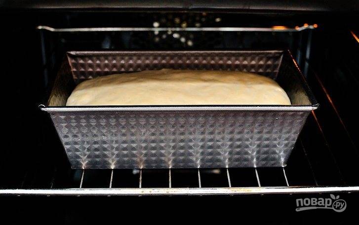 Когда тесто снова подойдет, отправьте в разогретую духовку до 200 градусов на 30 минут.