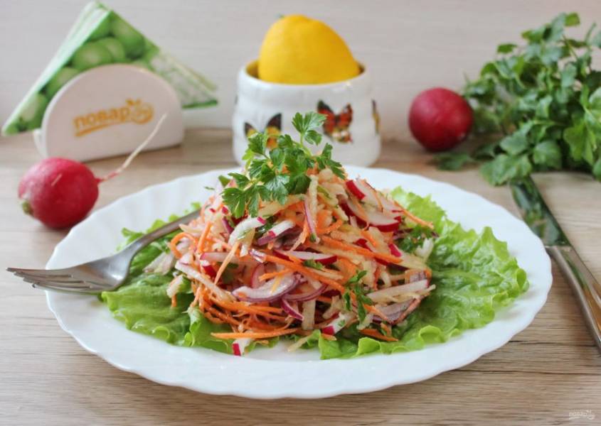 Ароматный, вкусный, полезный и яркий салат можно подавать к столу.