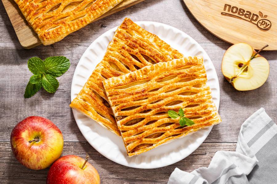 Слоеный пирог с яблоками