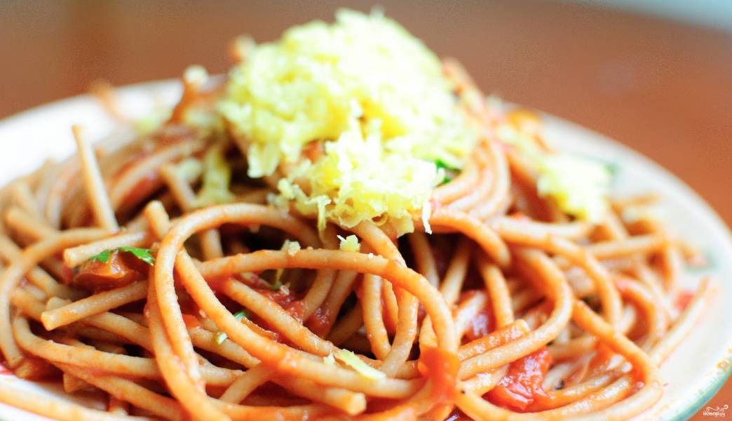 Спагетти со свежими помидорами, пошаговый рецепт на ккал, фото, ингредиенты - Nora
