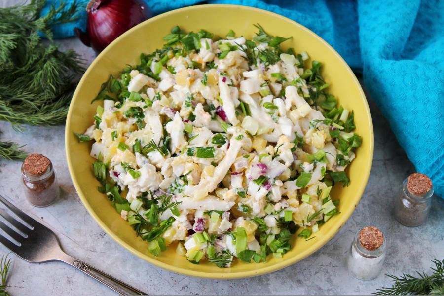 Салат с кальмарами, картошкой и солеными огурцами простой рецепт пошаговый